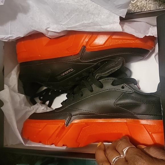 COPY - Reebok Cardi B - Picture 3 of 4